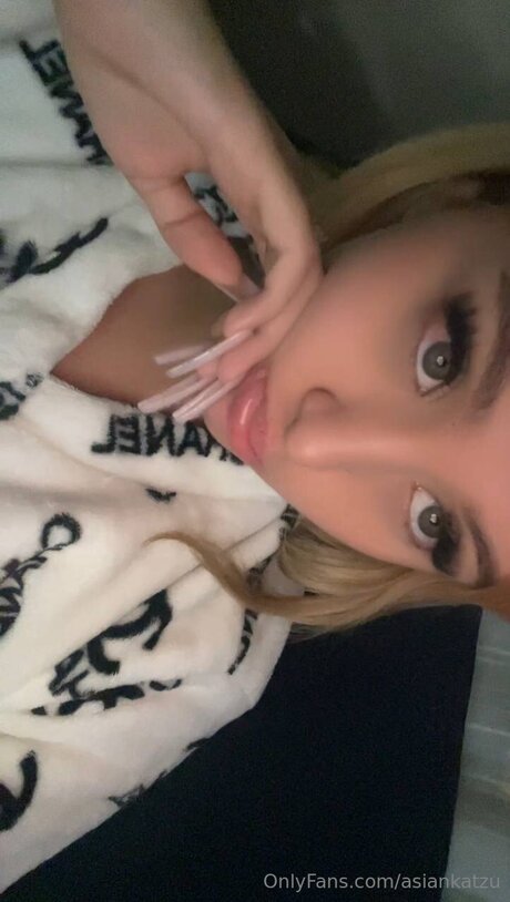 Asiankatzu sexy actress pictures