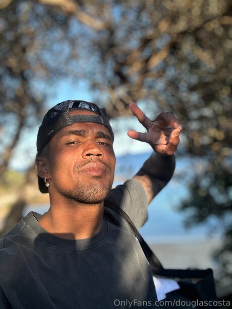 Douglascosta pretty actress pics