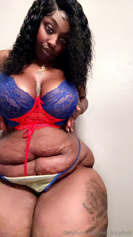 Mrs Juicyfruit pretty pornstar gallery