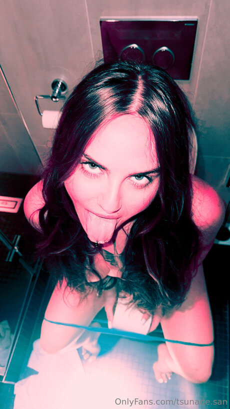 Tsunade San model nude img