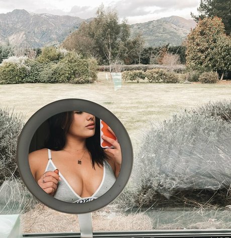 nzgirl97 naked pornstar img