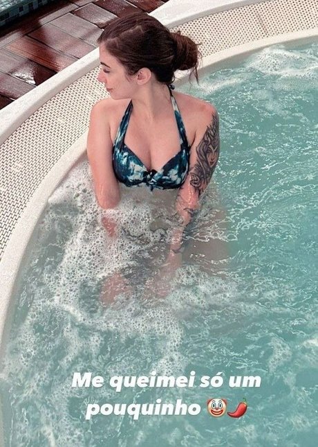 Nicole Diretora model top images