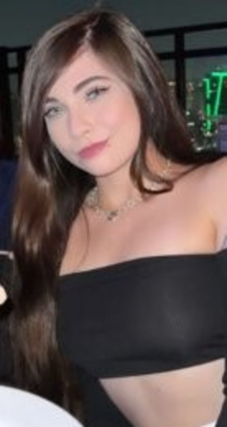 Nicole Diretora star nude photos