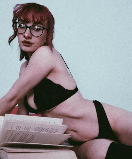 givemethespooks erotic model image