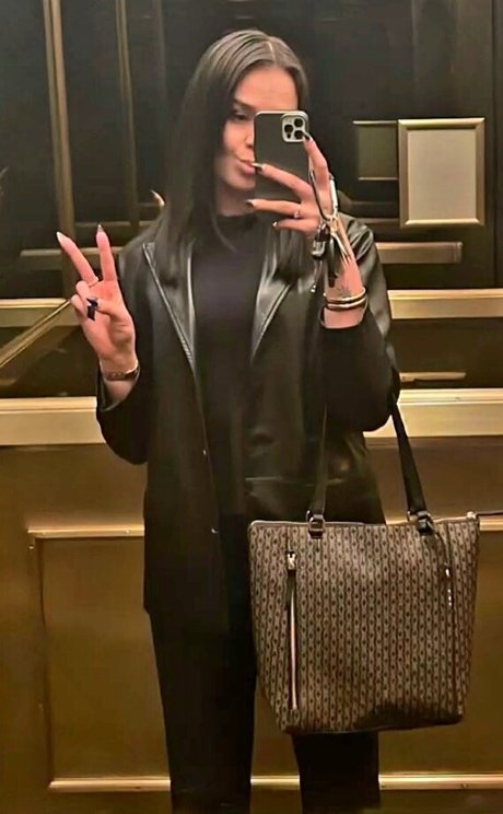 Yellowsnowbb xxx pornstar pics