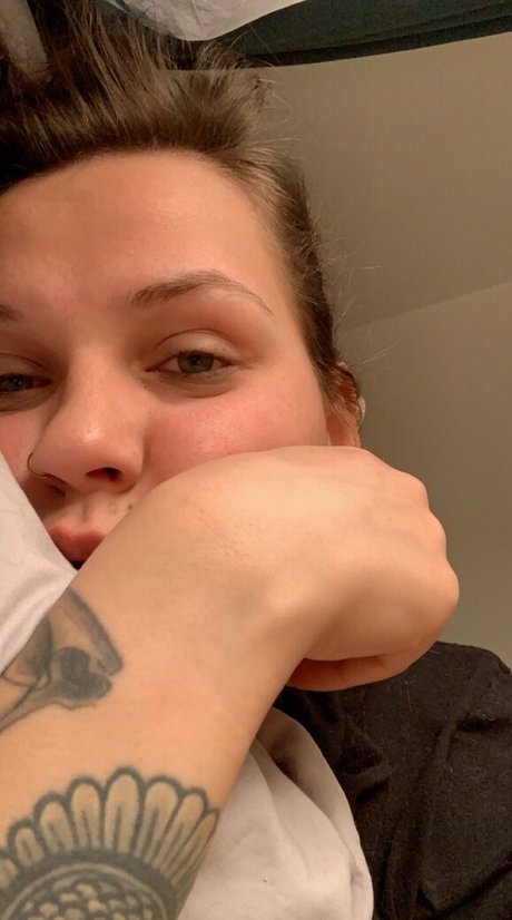 eeekerie xxx model img