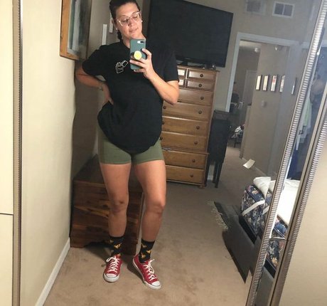 tallnerdywoman nice actress image