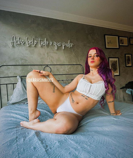 Lara Barroso star art photo