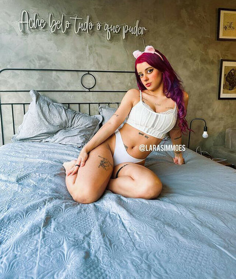 Lara Barroso model nude photo