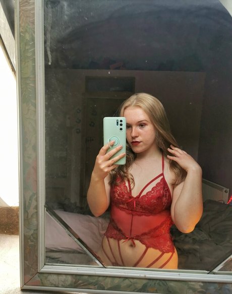 Thatlittleminigirl sexy model pic