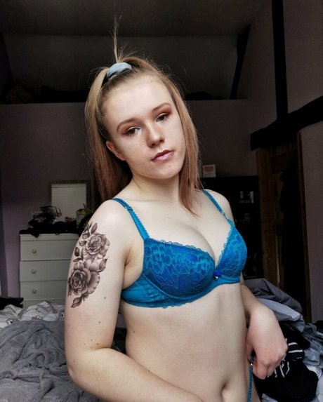 Thatlittleminigirl sexy model photo