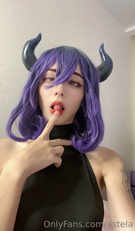 Astela Chan star art photos