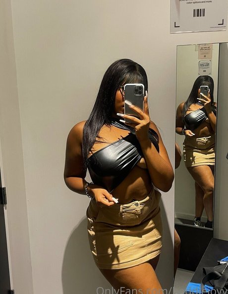 baddiejoyy pornographic model photo