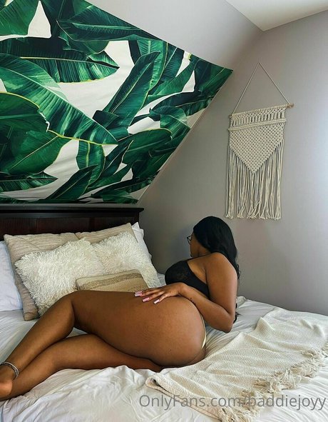 baddiejoyy pretty model images