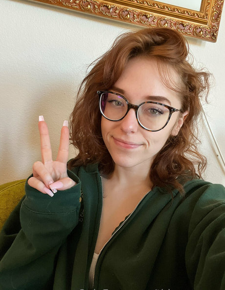 thiccameron high quality model pics