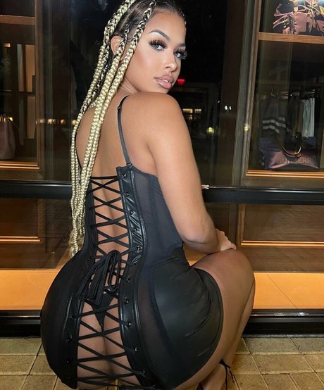 Amira Khalil exclusive model img