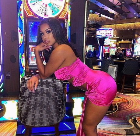 Amira Khalil model hd pics