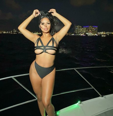 Amira Khalil naked pornstar pics