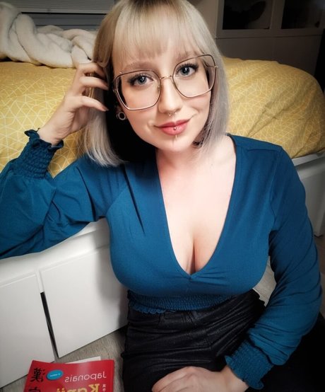 Methvespertine naked actress pics