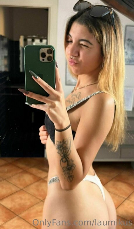 laumikus pornstar sexy gallery