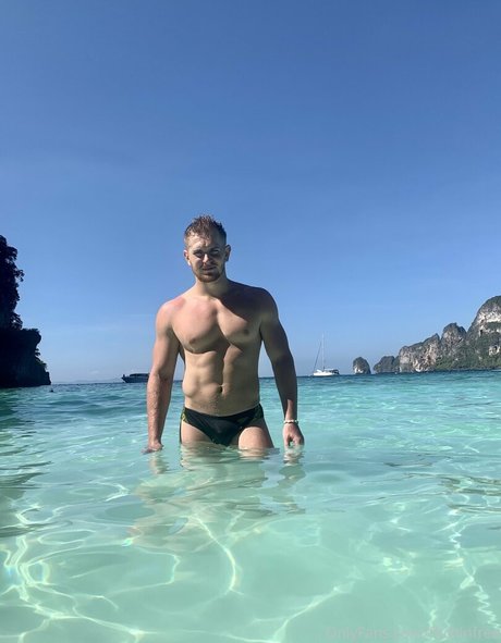 fitshinfree best model photo