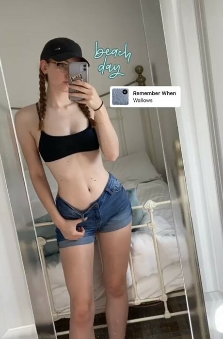 Em Cavell xxx actress photos