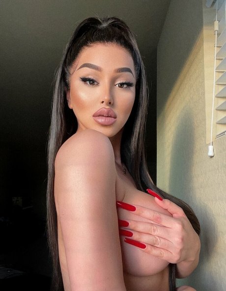 La Demi porn model pics