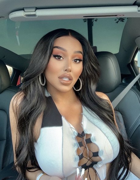 La Demi model free photos