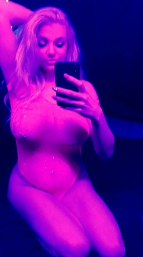 skinny shemale onlyfans top archive