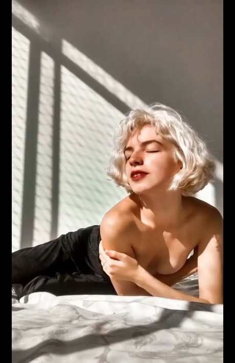 famous nude onlyfans sexy photo