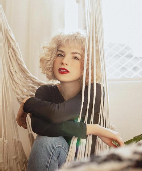 Karina Martins hot actress pictures