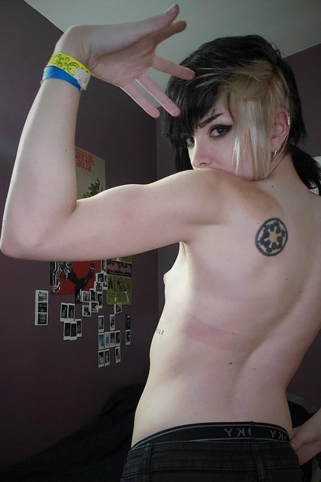 futchgod erotic model pics