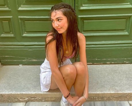 Lyzzahh perfect pornstar galleries