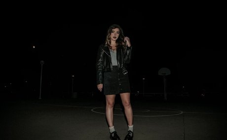 Justseum nice model pic