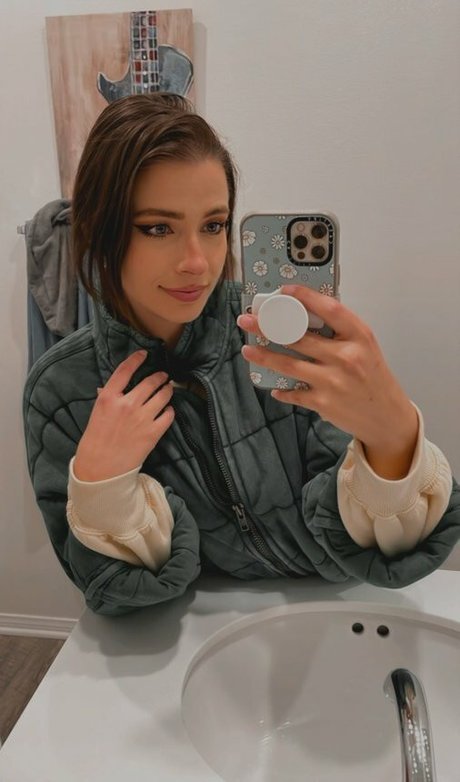 Justseum model sexy image