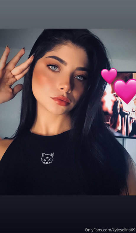 selenakyle69 hd actress img