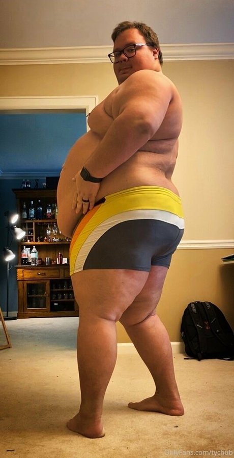 tychub hot model image