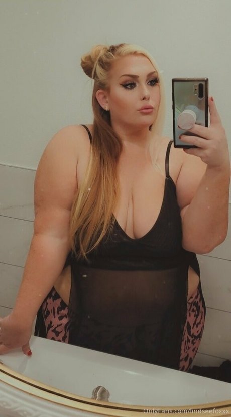 lindseefoxxx nice actress photos