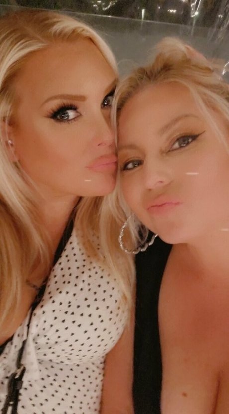 lindseefoxxx pretty pornstar photo