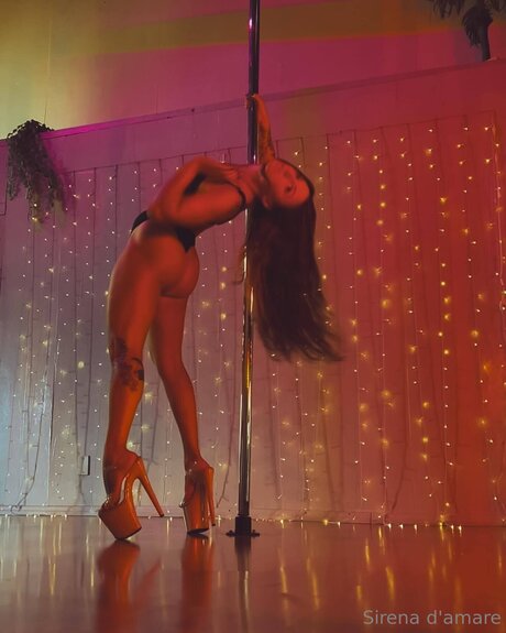 Sirenadamare sexy model image