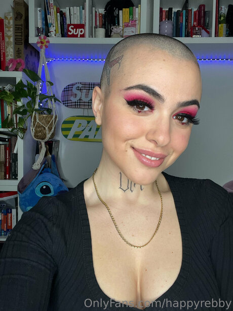 Happyrebby model nude pic