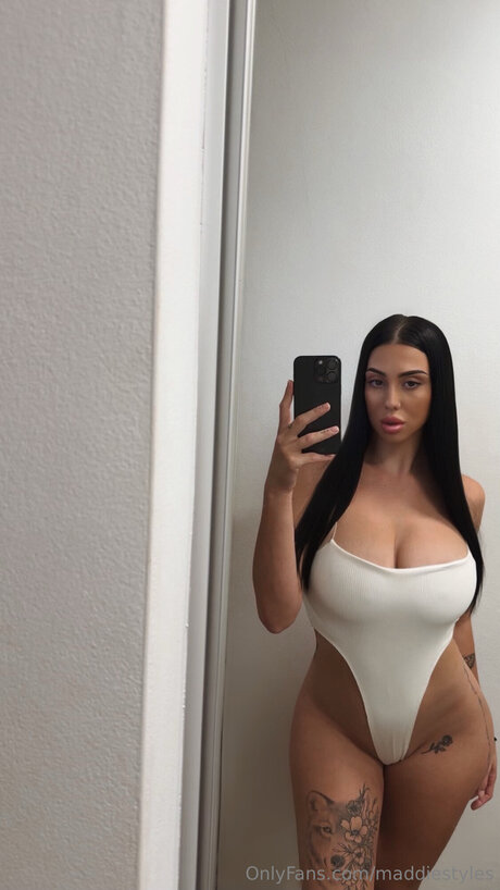 Maddiestyles nudes model photos