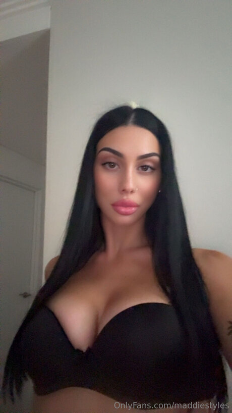 Maddiestyles model high quality image