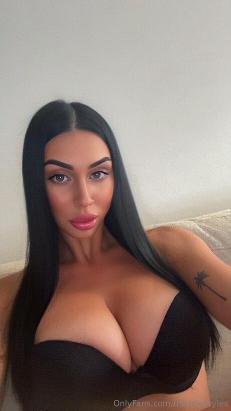 Maddiestyles model sexy pictures