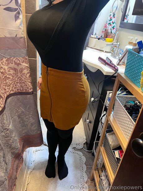 Moxiepowers nudes model pictures