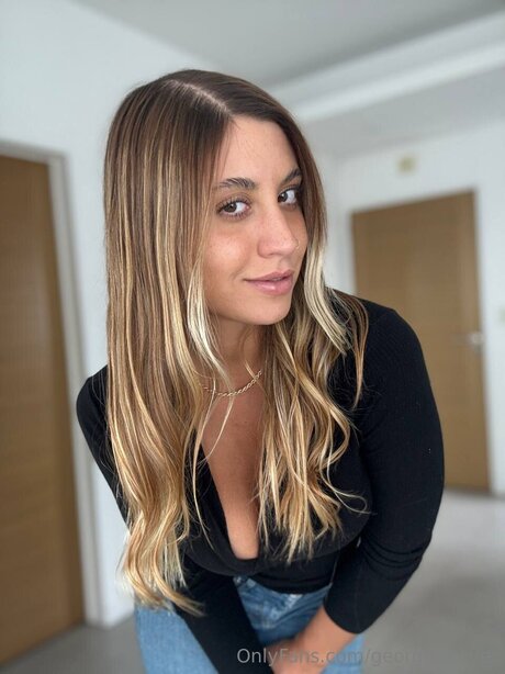 Georgiameyer model nice photo