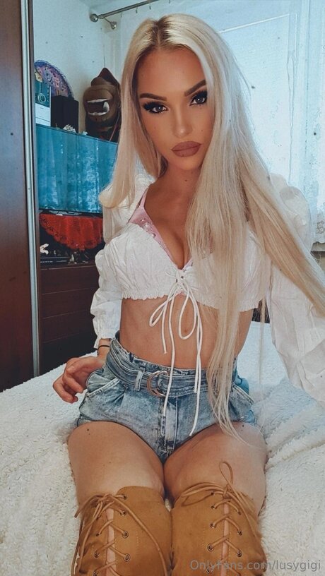 Lusygigi erotic pornstar images
