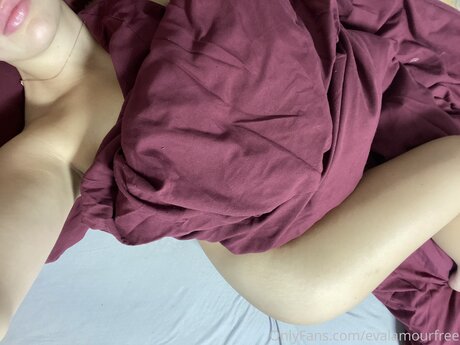 Evalamourfree model nice images