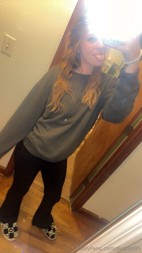 Dustijo95 model nude photo