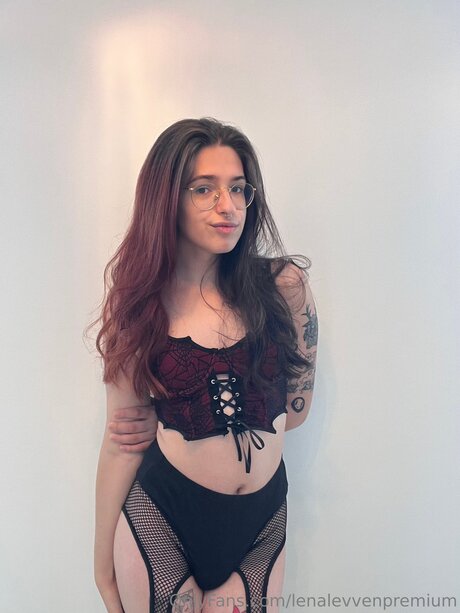 Lenalevvenxo nude model image